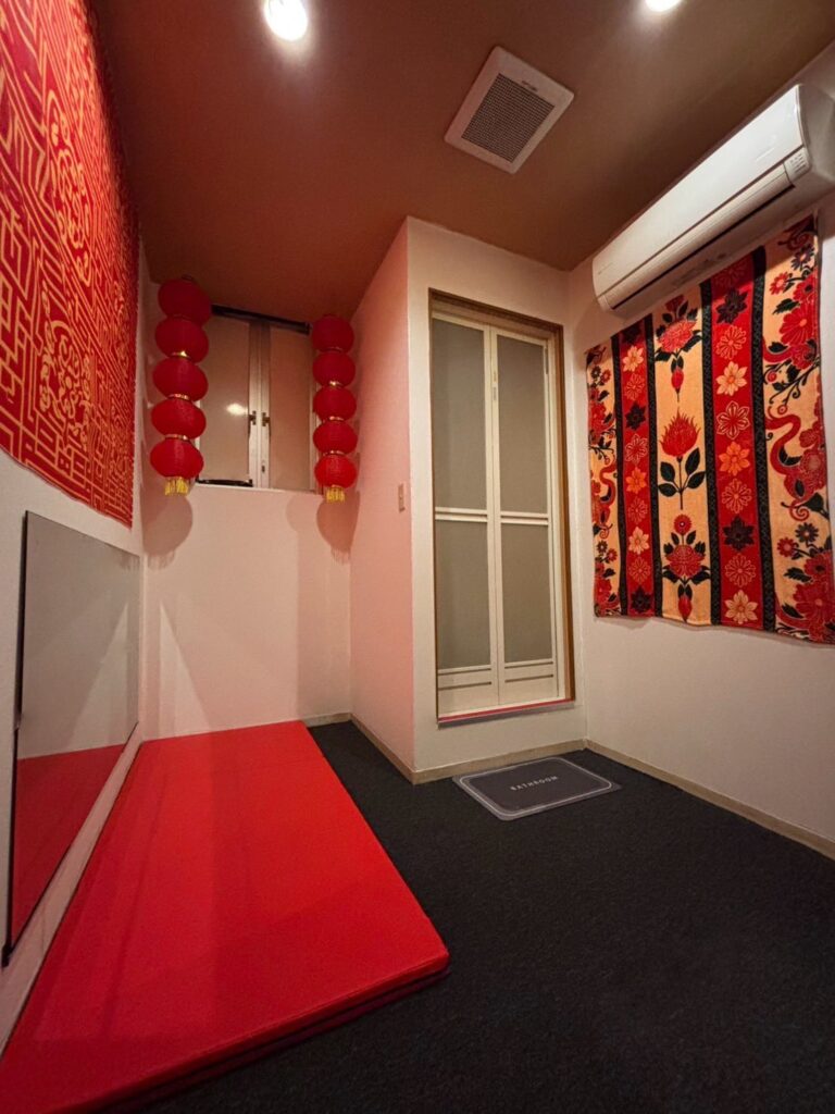 ハプバーといえばの真っ赤な空間